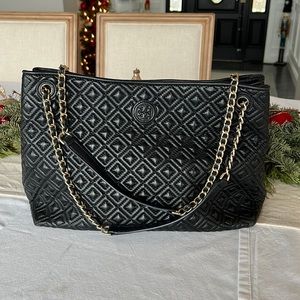 Tory Burch Marion Quilted Chain Slouchy Satchel In Black.
